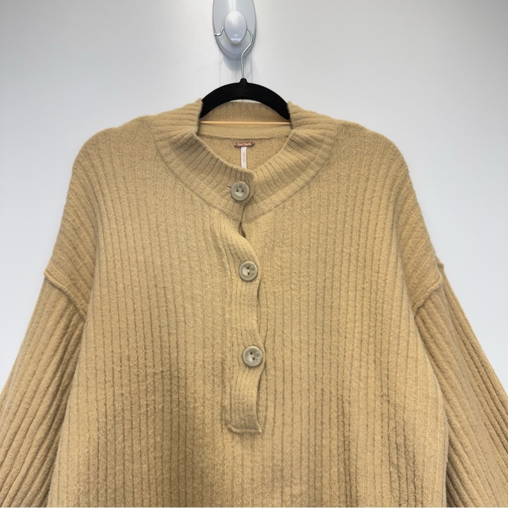 Free People Cocoa Henley Pullover Button Sugar Cookie Sweater Size Medium - Picture 5 of 10